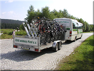 �umavsk� Zelen� autobus s p��v�sem pro 25 j�zdn�ch kol; foto E. C�zl